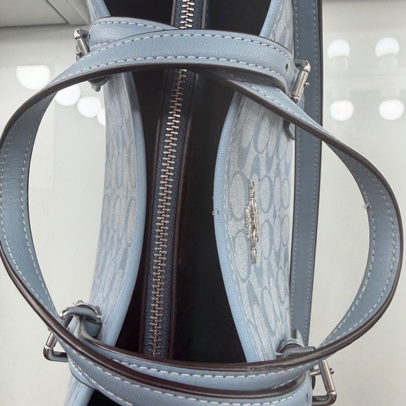 Coach Mollie Tote - Picture 3 of 4